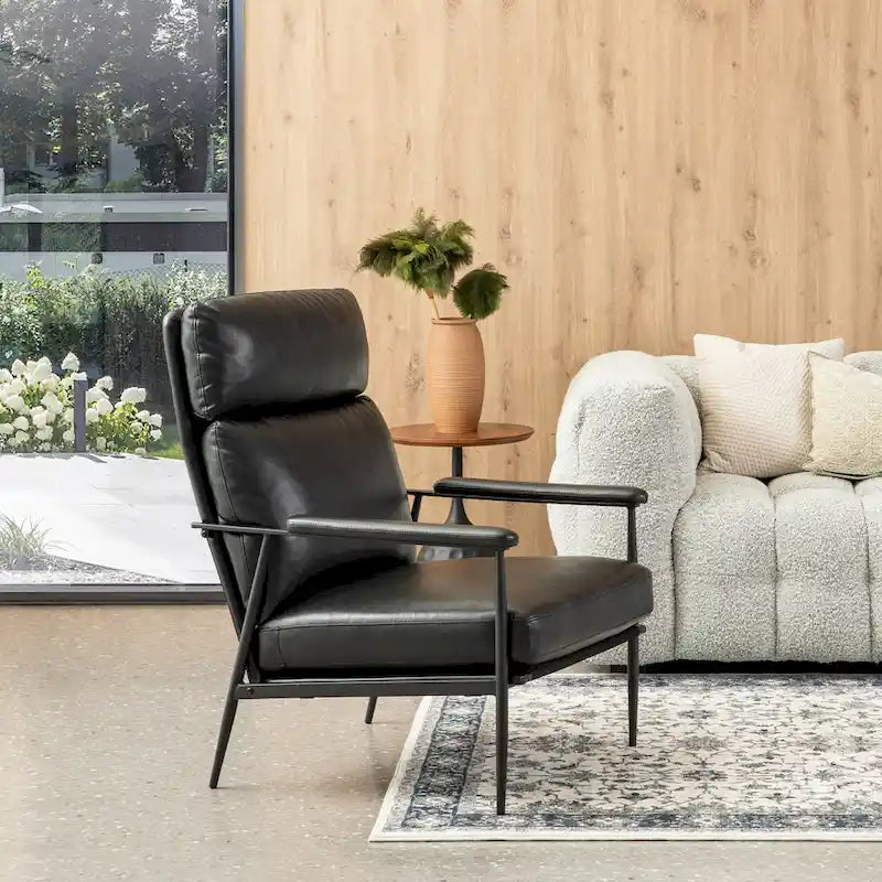 Fauteuil en similicuir Mid-Century Modern à dossier haut et accoudoirs rembourrés - 33,75 L x 39,5 H x 28 P