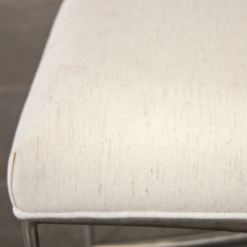 Banc rembourré avec cadre en métal, couleur champagne